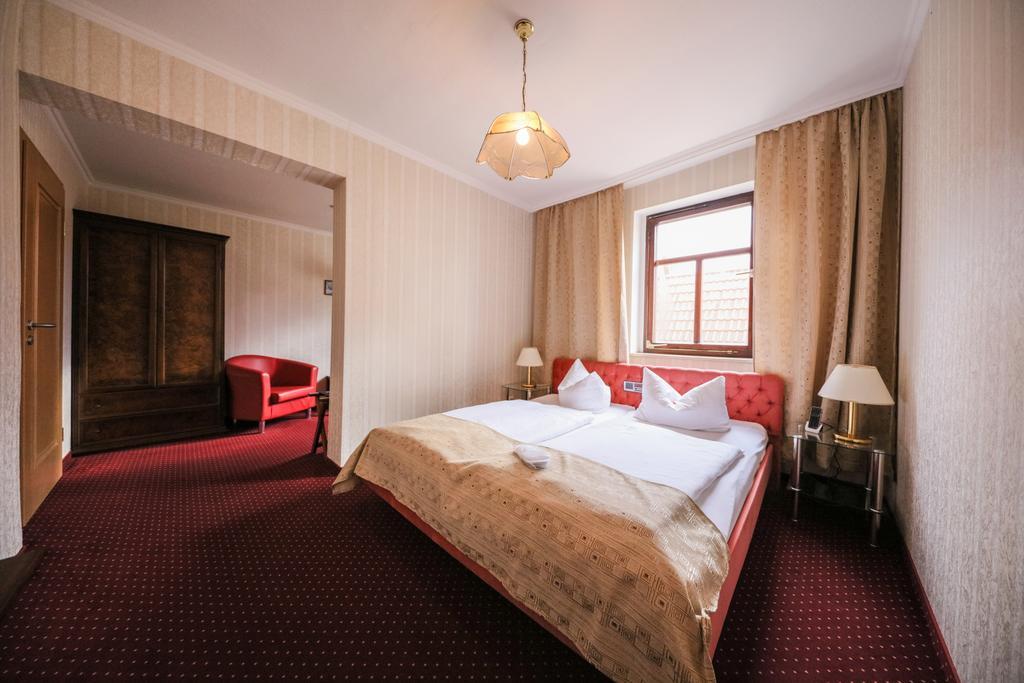 Hotel Zur Traube Freyburg Exterior foto